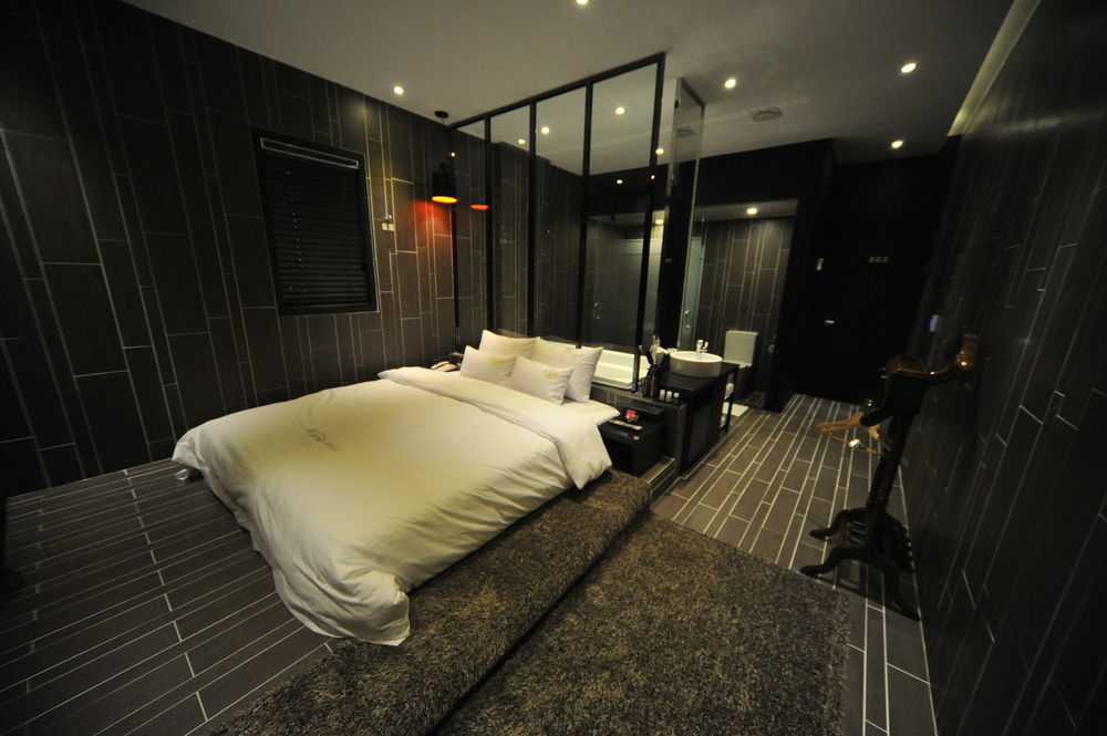 Almond Hotel Busan Station Exterior foto
